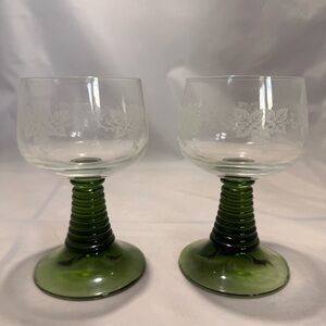 Set of 2 Schott Zwiesel Roemer Wine Glasses Green Beehive Stem Etched